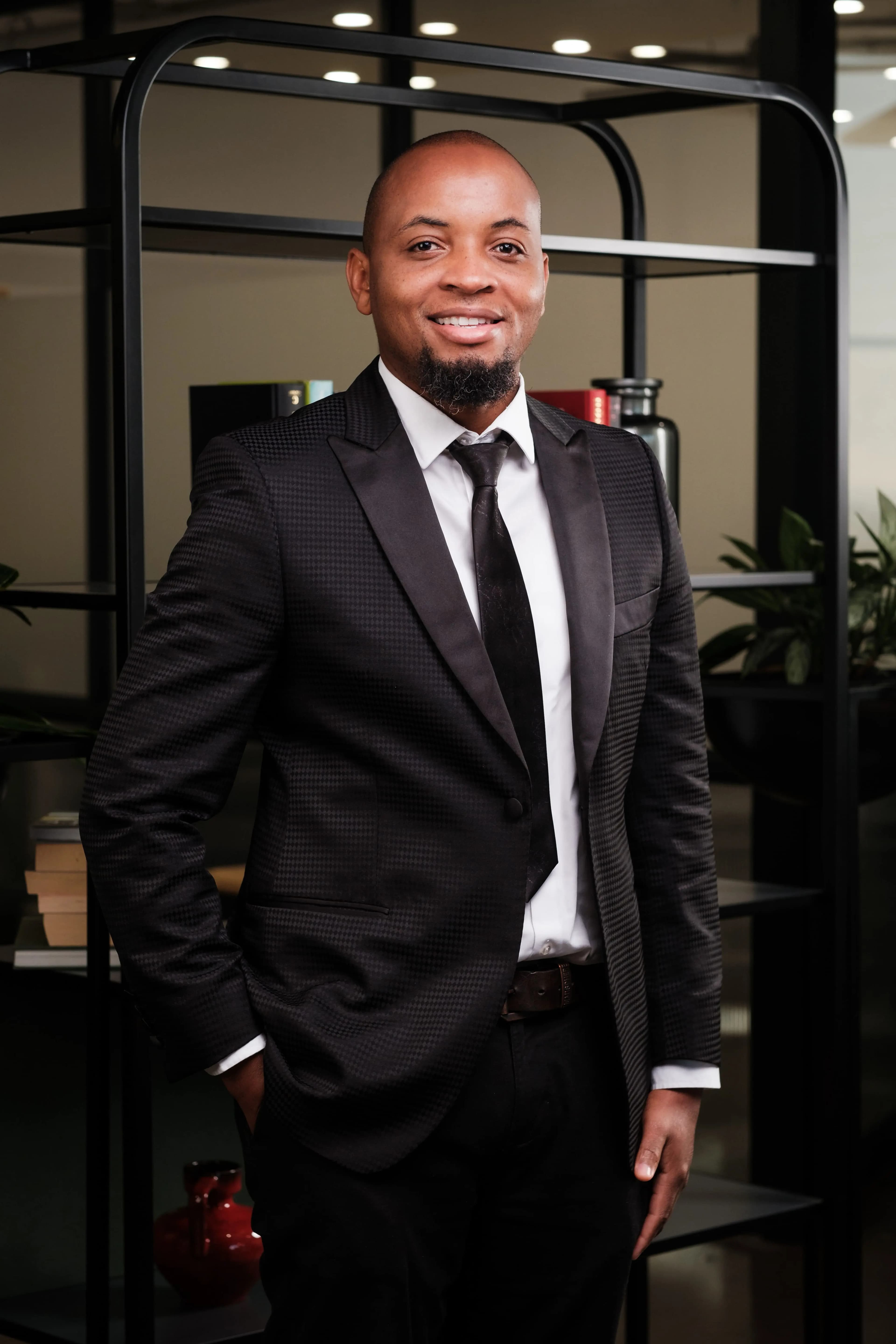 Dr Davies Tsikayi